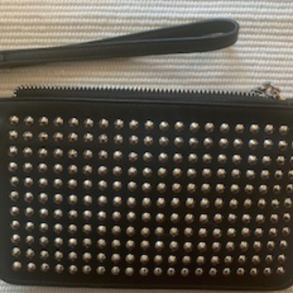 Steve Madden-  Bcaelynn Black Wristlet